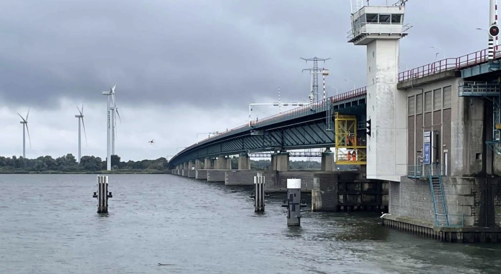 Drones with AI technology used to create an advanced 3D maintenance model of the Haringvliet bridge